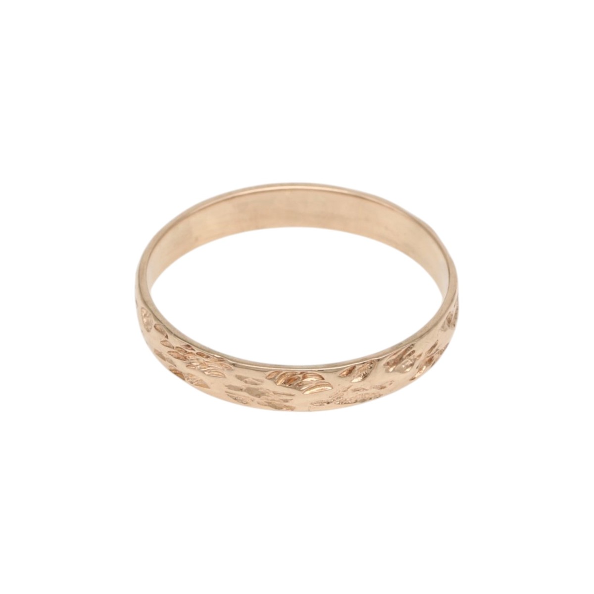 2f02ffc627001ce624da9a073cdb2e38jpg - Mezola OÜ Rose gold wedding band with a delicate engraved floral pattern along the outside surface.