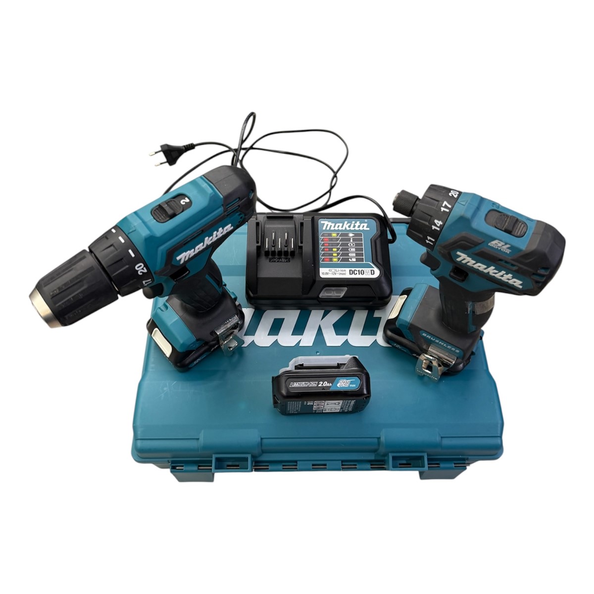3d27fe5172fe7860463b83df17cbb252jpg - Mezola OÜ Two Makita cordless drills with a charger and spare battery on a teal Makita tool case, showing a complete drill kit.