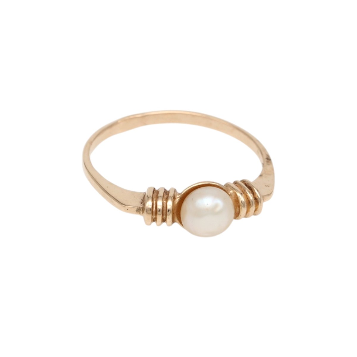 804a07159a37b0501ab12a0fd725dc8ejpg - Mezola OÜ Gold ring with a single white pearl at the center, flanked by decorative coil accents on the band.