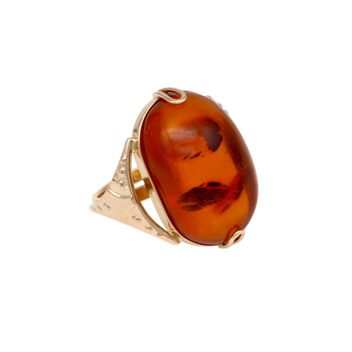 9261acbf637302abf563e3d220e018b0jpg - Mezola OÜ Gold ring with a large oval amber gemstone set in an ornate gold band.
