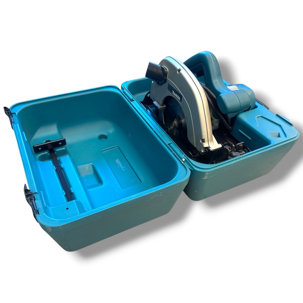 a12a431abd3555f810c868dea0d8daacjpg - Mezola OÜ Cordless circular saw in a blue open carrying case, with Makita branding visible on the blade guard.