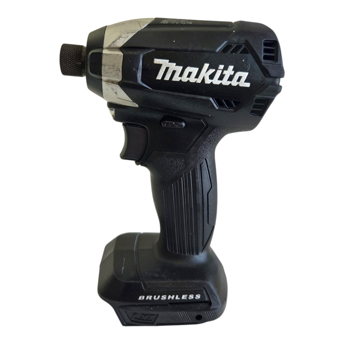 a37010125b729ff44ddc56904cdde26ejpg - Mezola OÜ Makita cordless impact driver with a black pistol-grip body and a brushless motor, battery at the base.