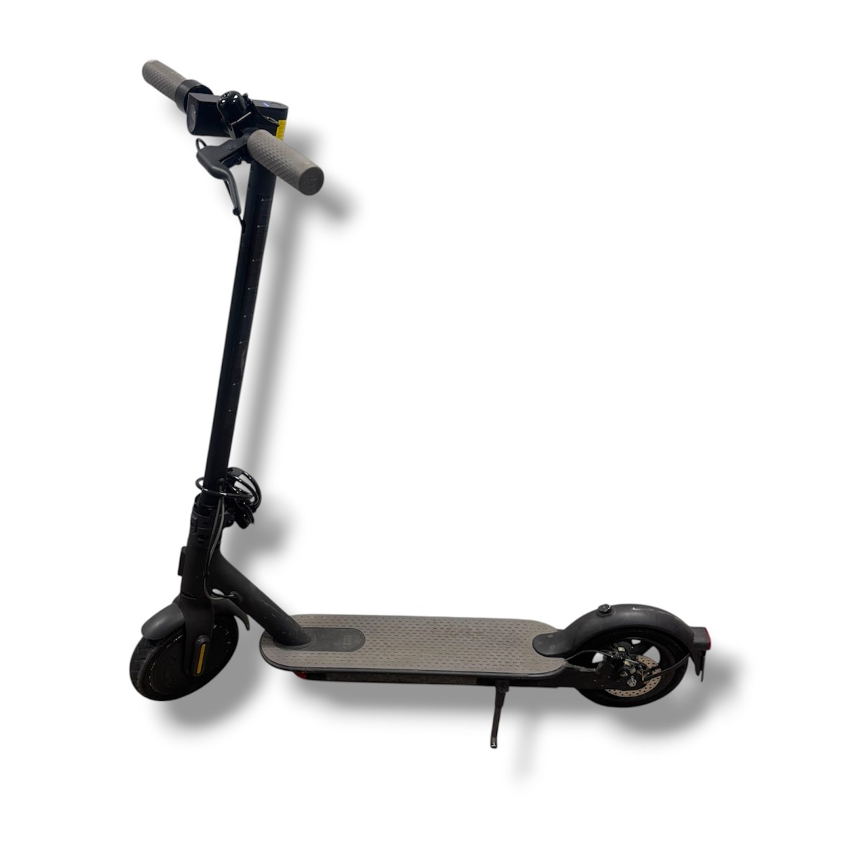 f1cf025c604e582d353238984d05953djpg - Mezola OÜ Black electric scooter shown in profile with tall handlebar, textured grips, and a kickstand on a white background.