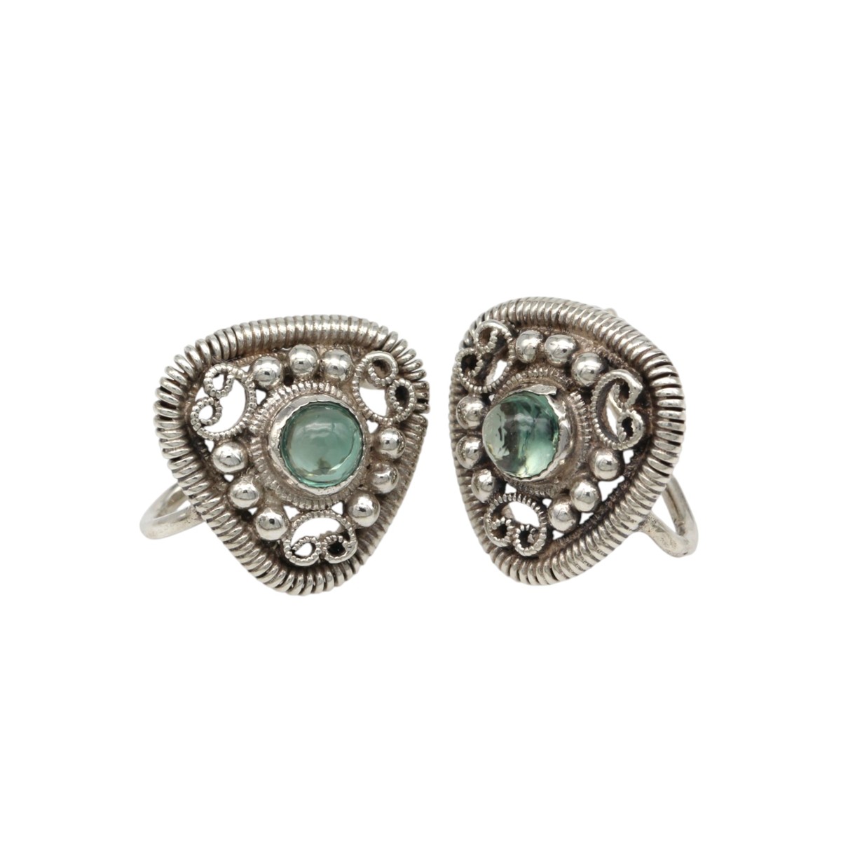 6afe6623d00e93c7d47b911330d5d8c7jpg - Mezola OÜ Pair of ornate heart-shaped silver earrings with green cabochon stones and intricate filigree detailing.