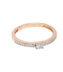 Rose gold ring with a pavé diamond band and a central solitaire diamond centerpiece