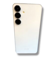 Back of a white smartphone with three camera lenses arranged vertically in the top-left corner and a small flash between them