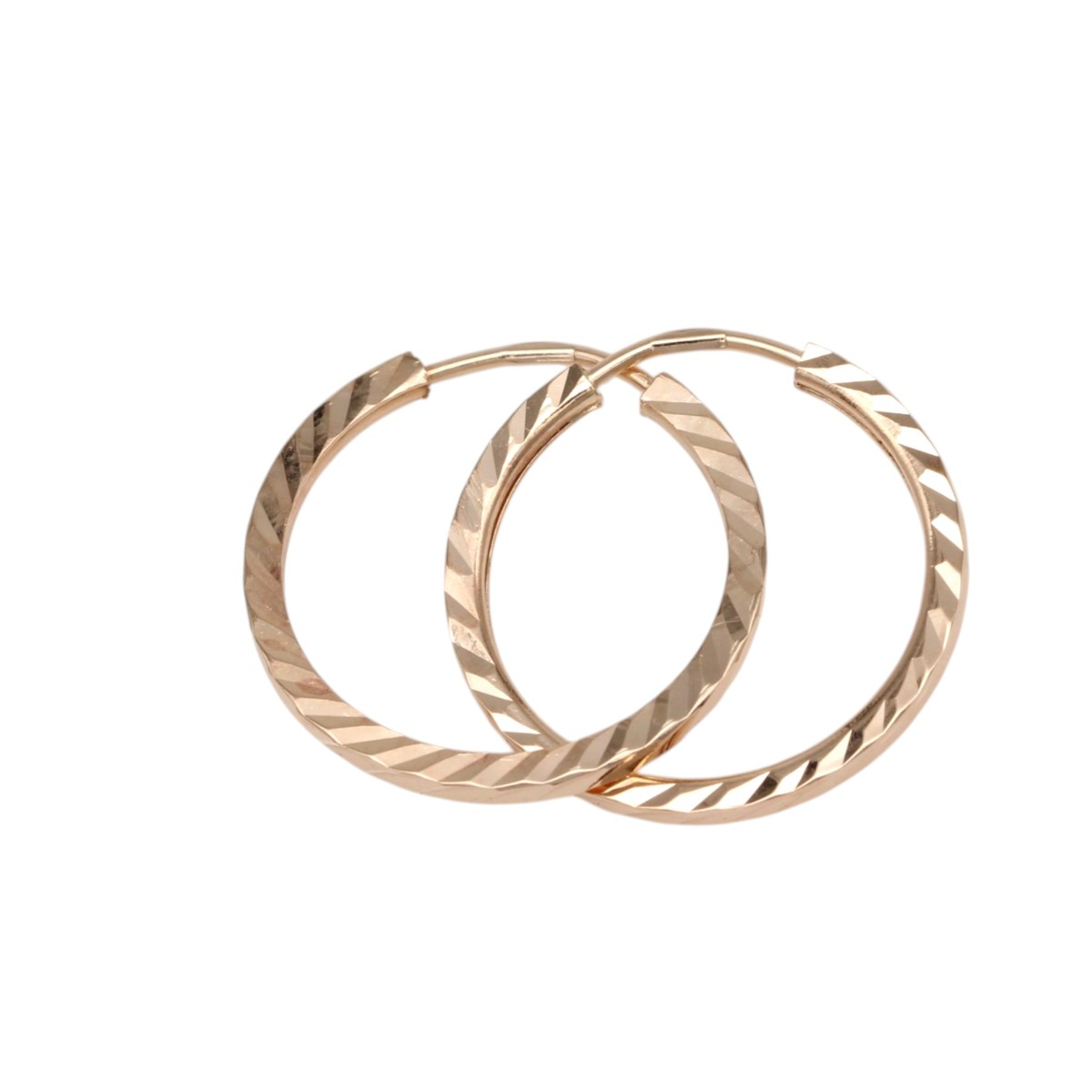 aba970e0184f4bf0d1dd88b7d0d8ee26jpg - Mezola OÜ Rose-gold hoop earrings with a diagonal faceted pattern on a white background - two hoops overlapping