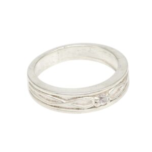 Silver ring with a wavy engraved band and a small diamond at the front